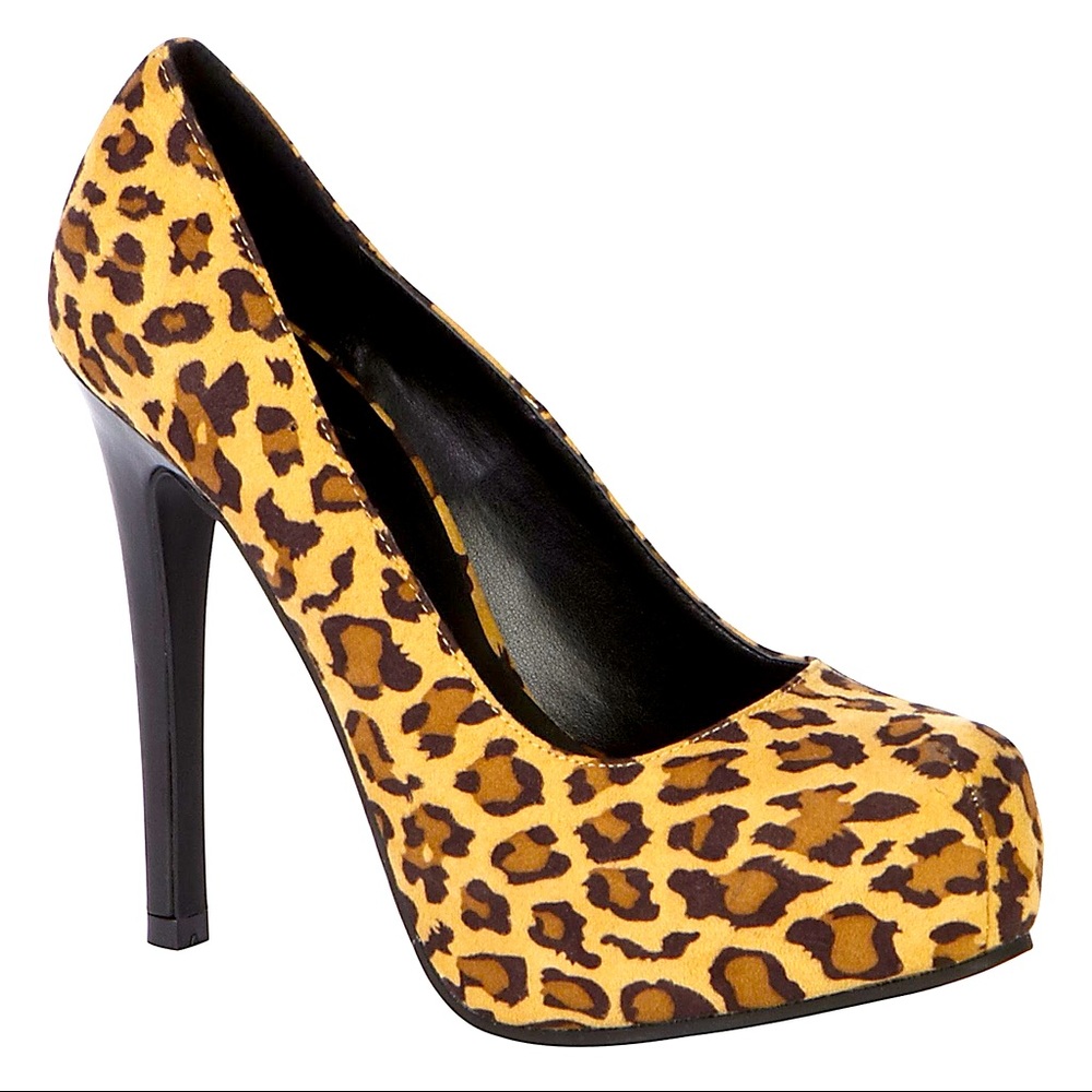 Size 8 Kardashian Kollection Leopard Pumps